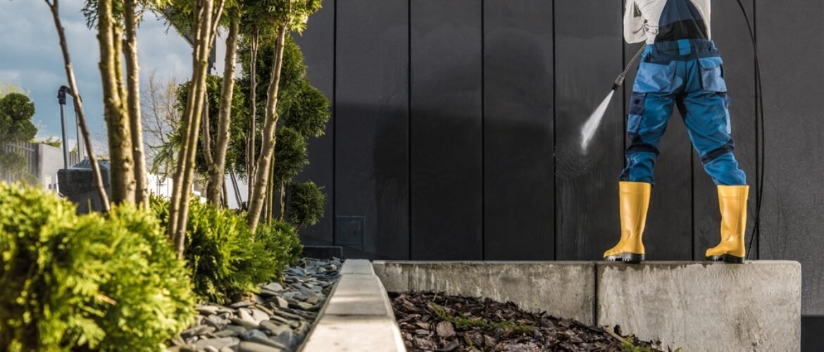 Caucasian,Men,In,His,40s,Pressure,Washing,House,Elevation,Walls.